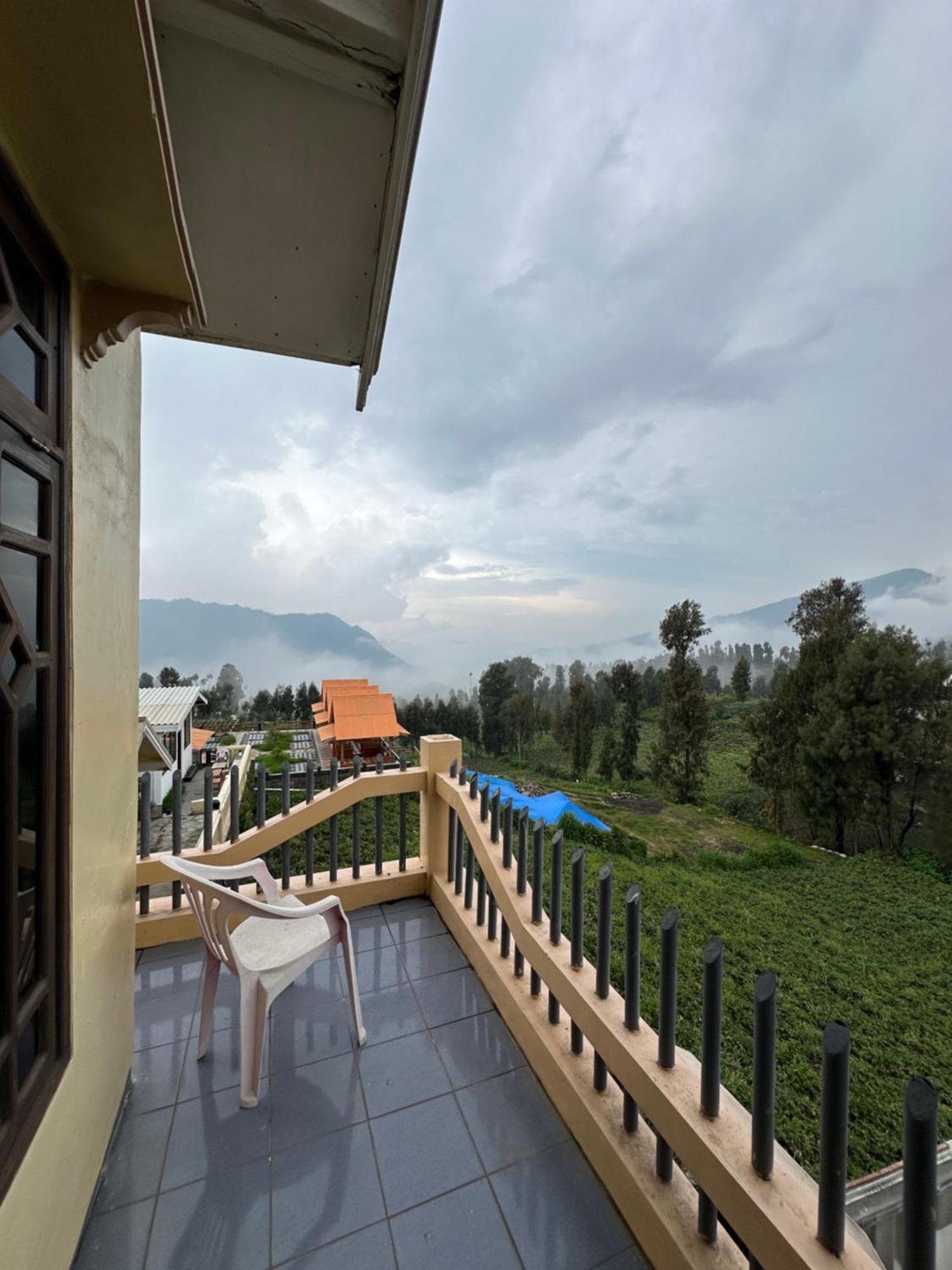 Good Karma Bromo Guesthouse エクステリア 写真
